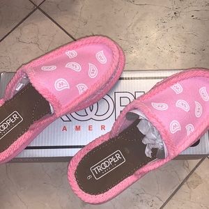 TROOPER AMERICA PINK PAISLEY SLIDE MOCCASIN